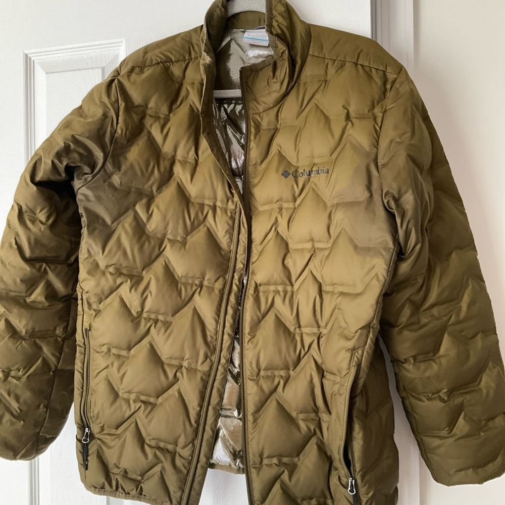 Columbia women military green  Puffer Jacket